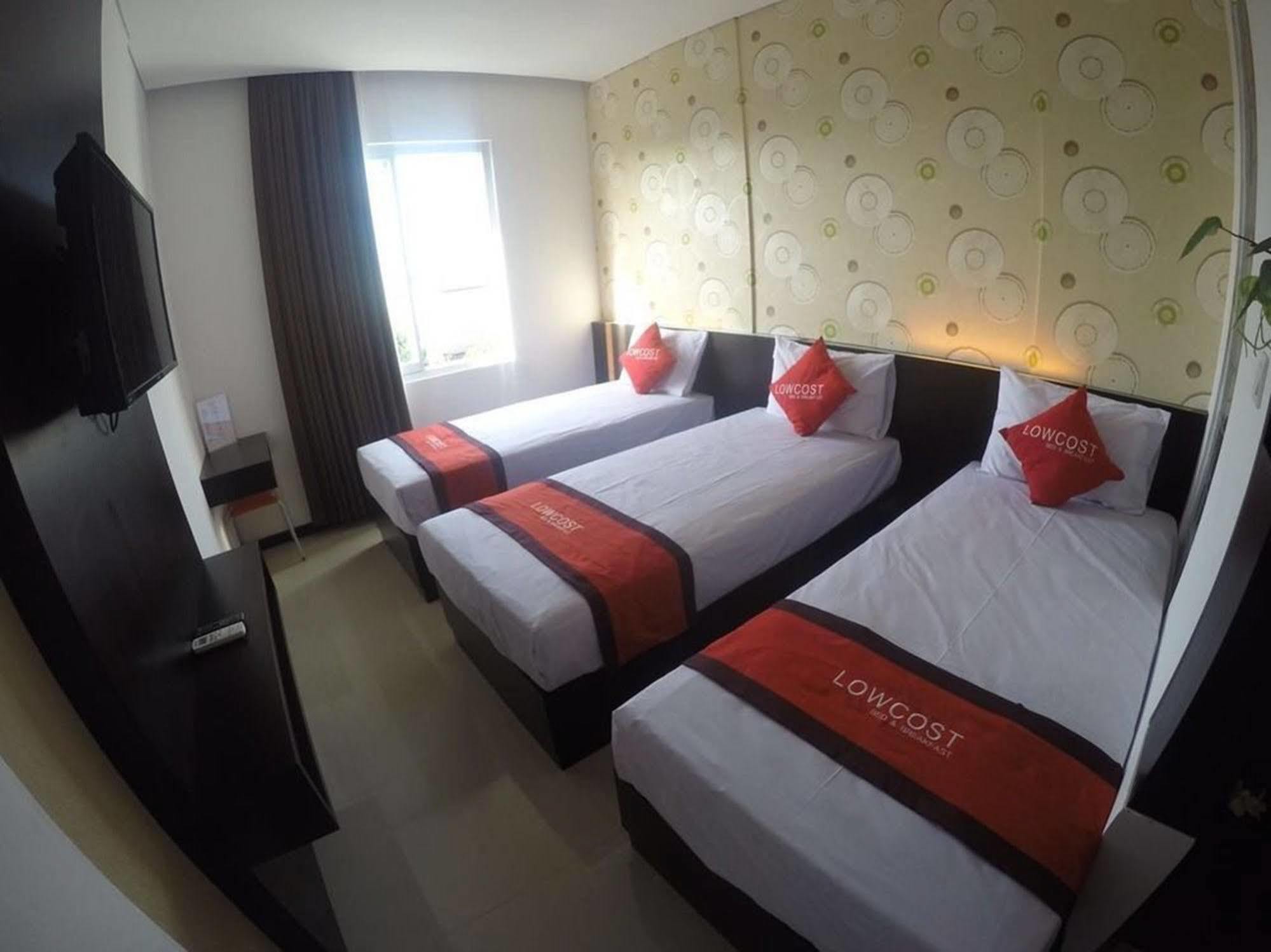 Lowcost Bed & Breakfast Jimbaran Exteriör bild