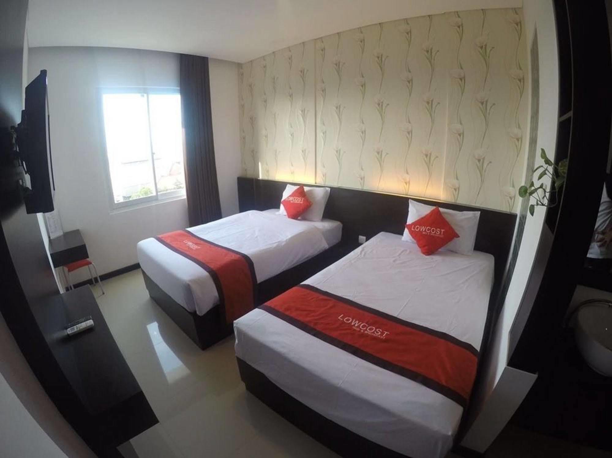 Lowcost Bed & Breakfast Jimbaran Exteriör bild
