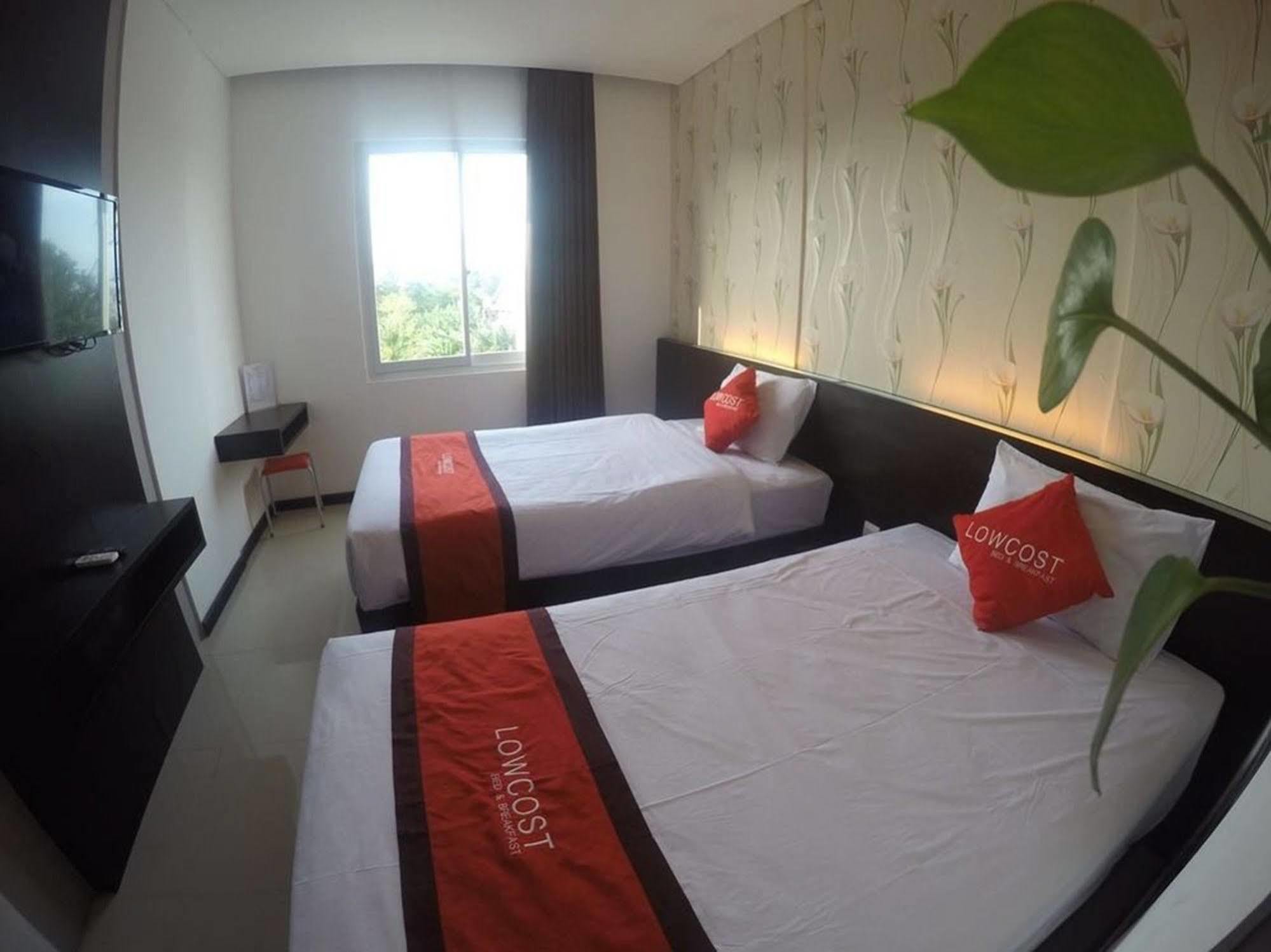 Lowcost Bed & Breakfast Jimbaran Exteriör bild